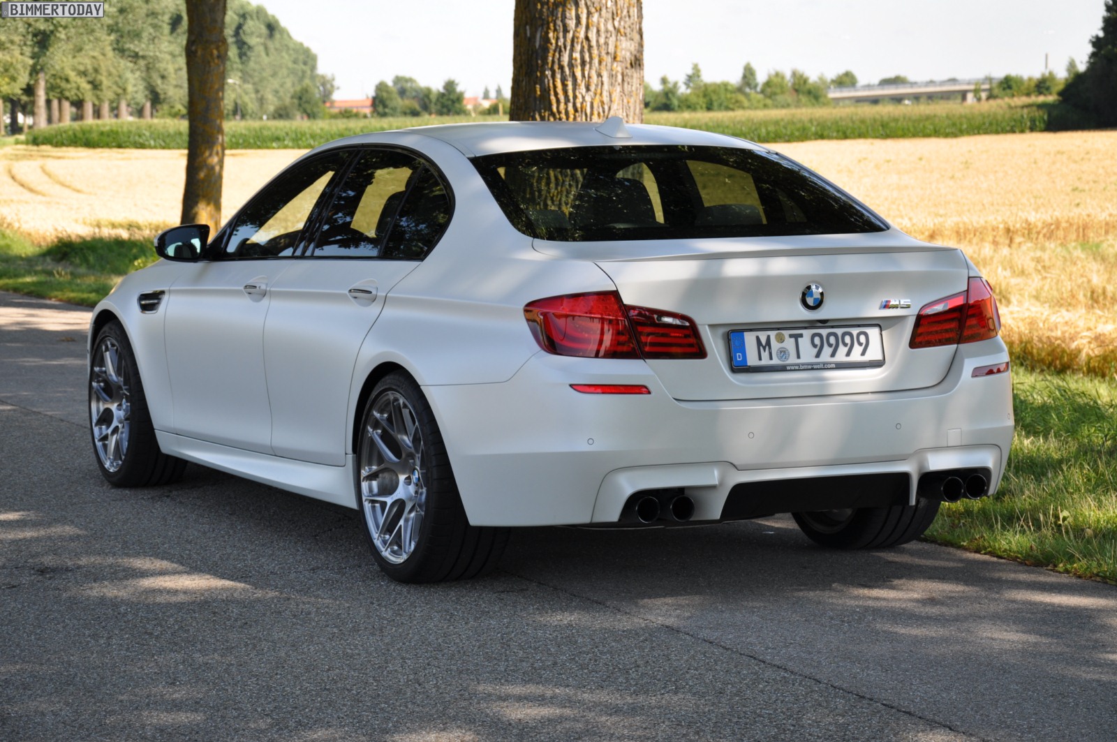 White Bmw M5