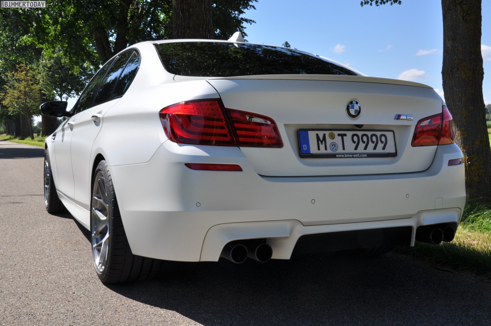 White Bmw M5