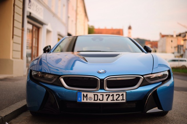 BMW-i8-Protonic-Blue-Real-Life-Fotos-Bla