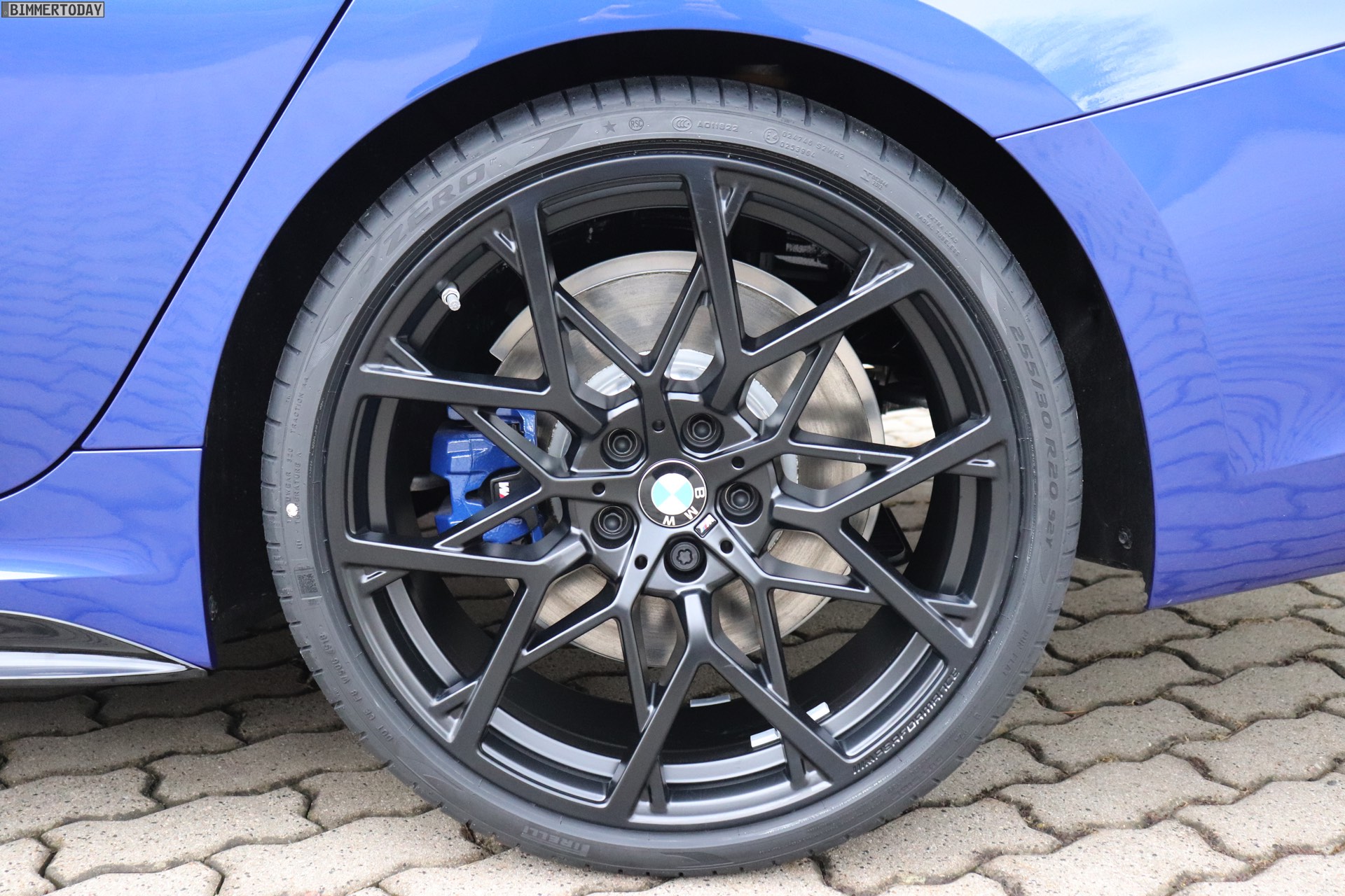 BMW 3er G20: M Performance Tuning an 330i in Portimao Blau - Allgemein -  Das BMW Generation G Forum